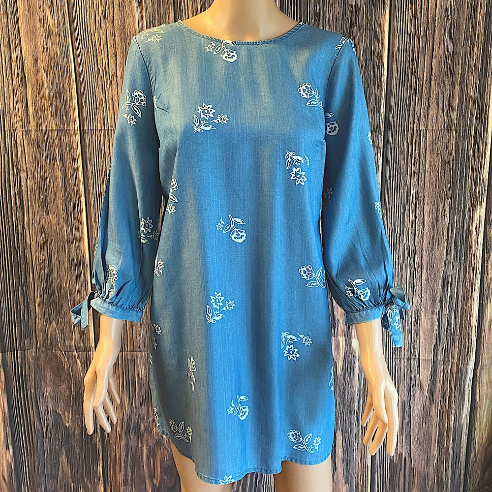 Old Navy NWT size small petite SP denim with white floral design summer